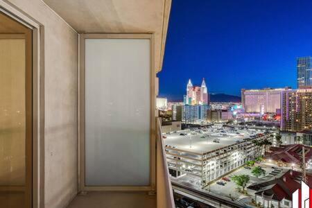 Mgm Signature-15-717 F1 Track & Strip View Balcony Las Vegas Bagian luar foto