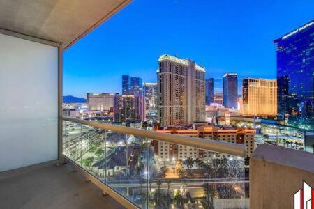 Mgm Signature-15-717 F1 Track & Strip View Balcony Las Vegas Bagian luar foto