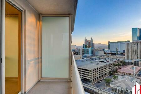 Mgm Signature-15-717 F1 Track & Strip View Balcony Las Vegas Bagian luar foto